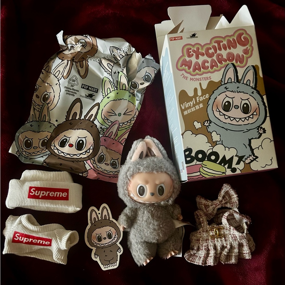 Authentic Labubu Sesame Bean - Bundle INCLUDING 2 outfits